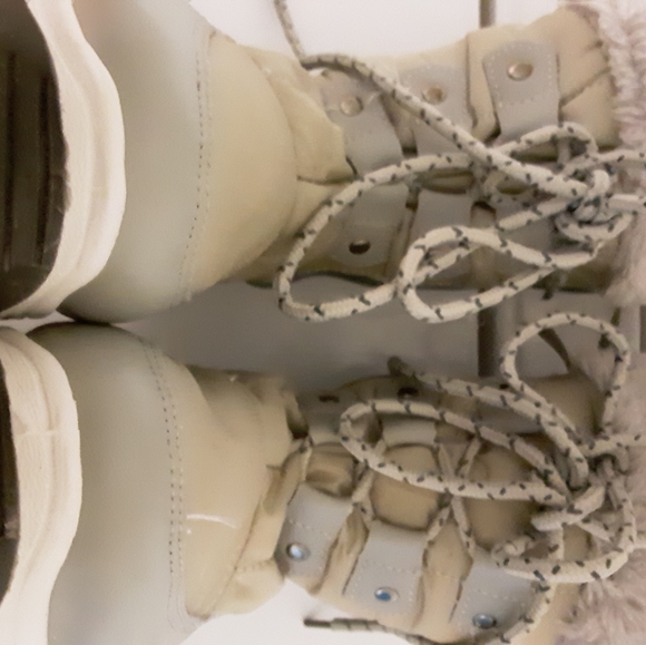Size 11 kids snow boots - Picture 8 of 8